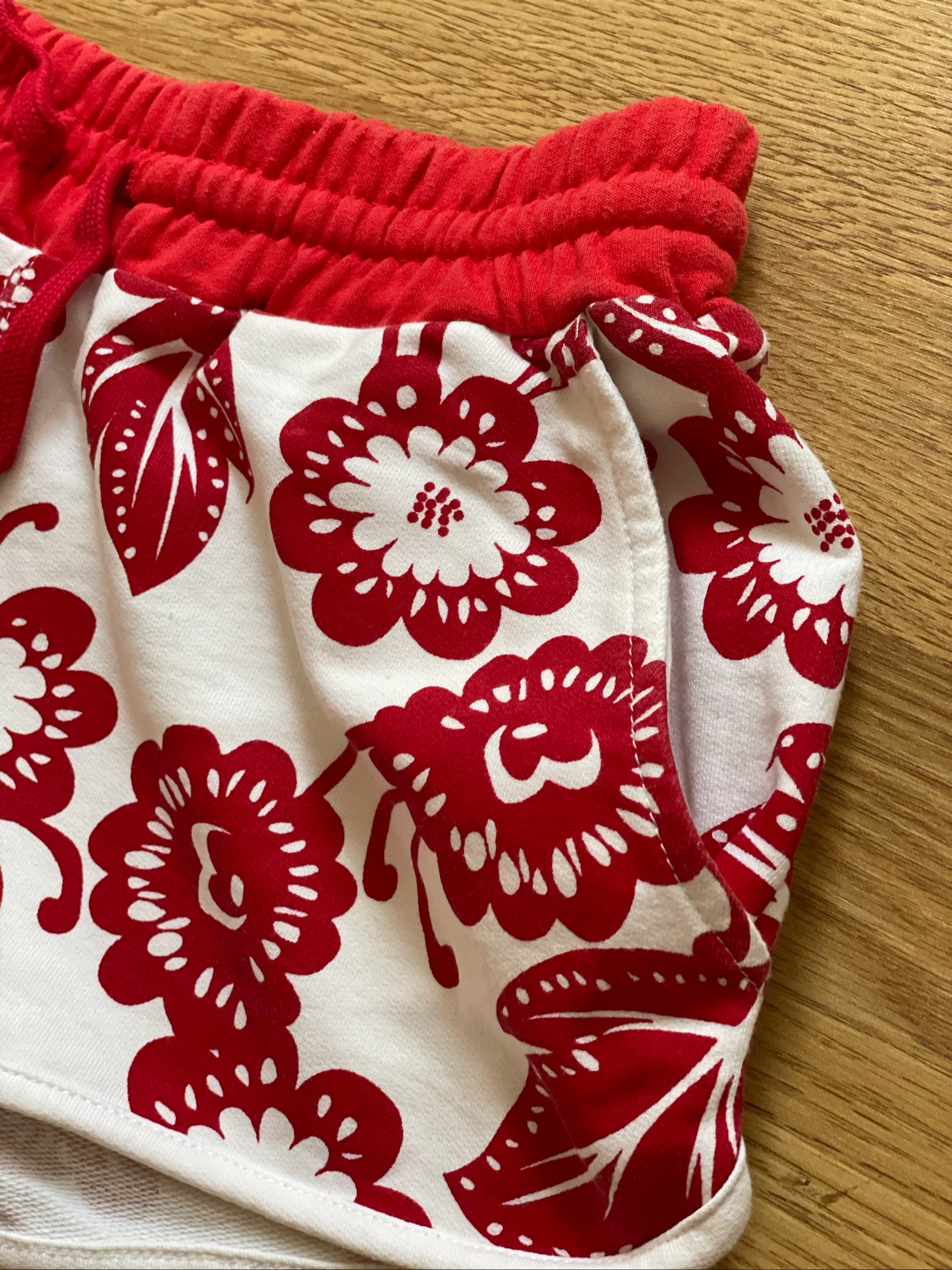 Witte en rode korte broek – photo 3